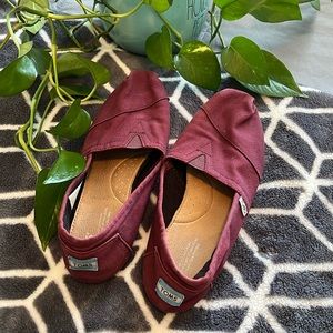 Women’s TOMS size 9.5 flat alpargata slip-on shoes maroon/burgundy color.